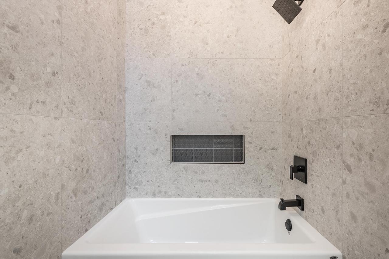 Free Parking Prime Location New Modern Condo Brossard Esterno foto